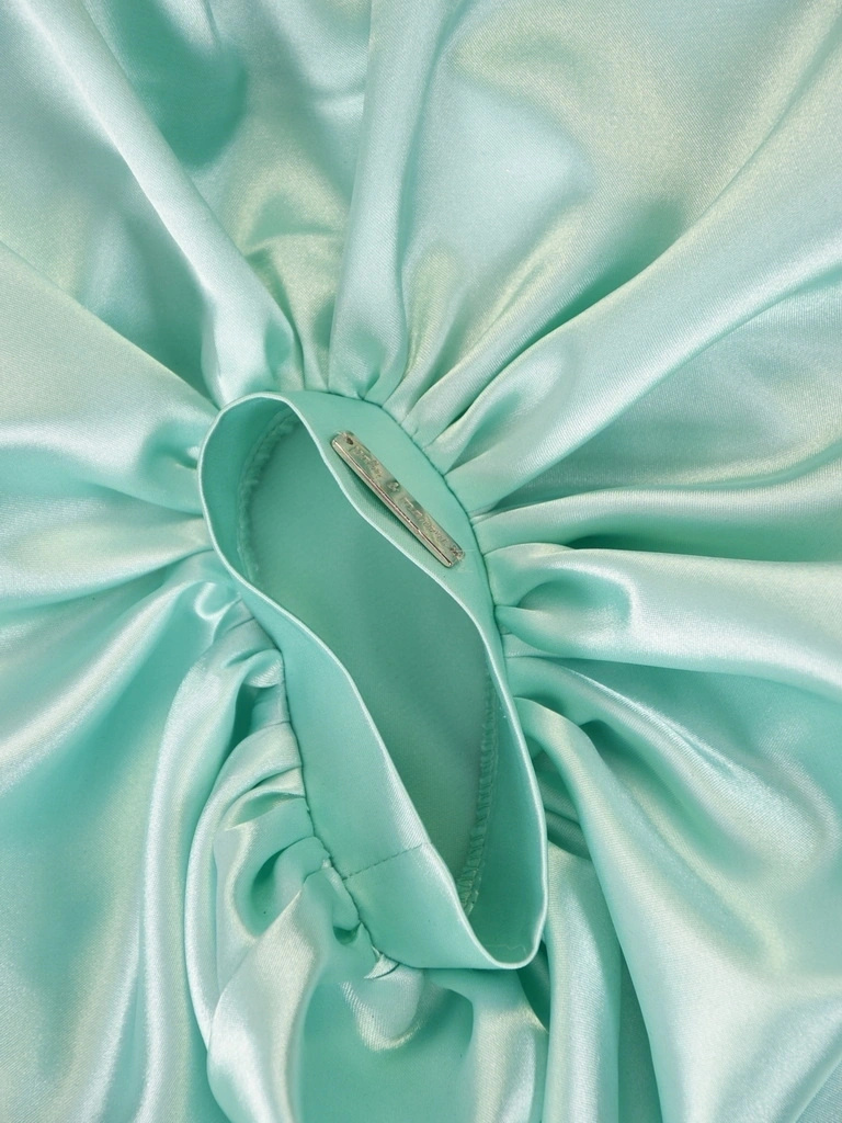 Elegancka bluzka wizytowa w kolorze miętowym – prosty fason z dekoltem w serek i mankietami 41047