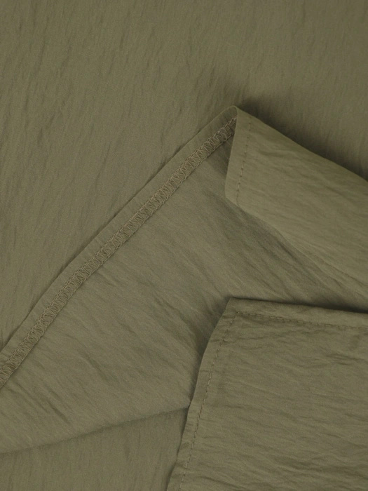 Elegancka bluzka wizytowa w kolorze khaki – luźny fason z podwójnym dekoltem w serek 42021