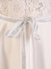 Elegancka biała sukienka rozkloszowana midi w kwiaty – kobiecy krój modelujący sylwetkę 33507