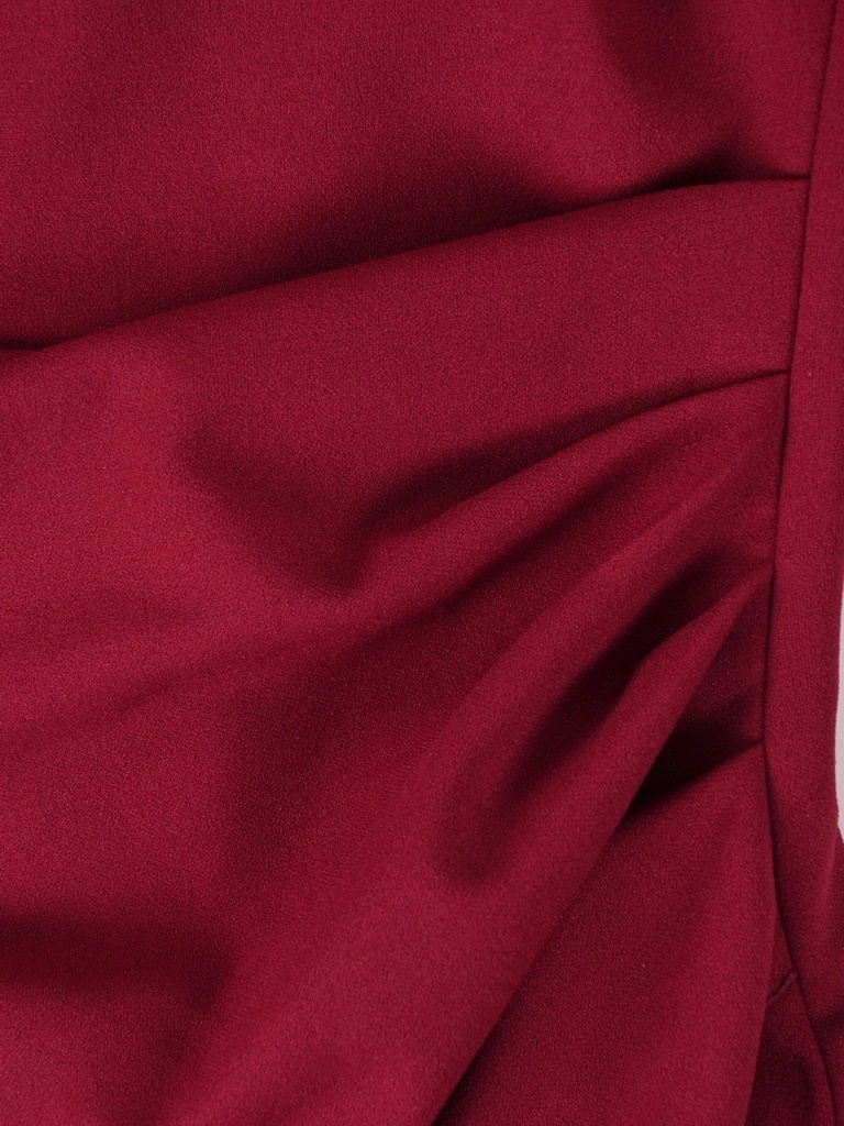 Jesienna bordowa sukienka wizytowa o prostym kroju – wysmuklające marszczenie modelujące sylwetkę 5154