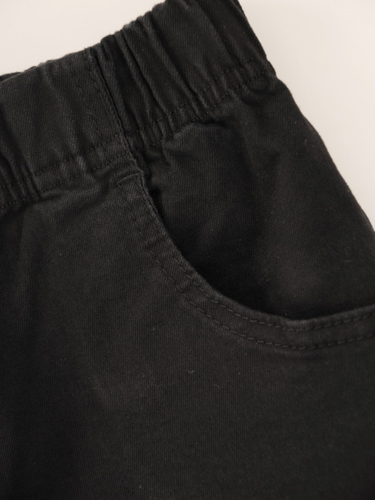 Czarne spodnie damskie z gumą w pasie 34895