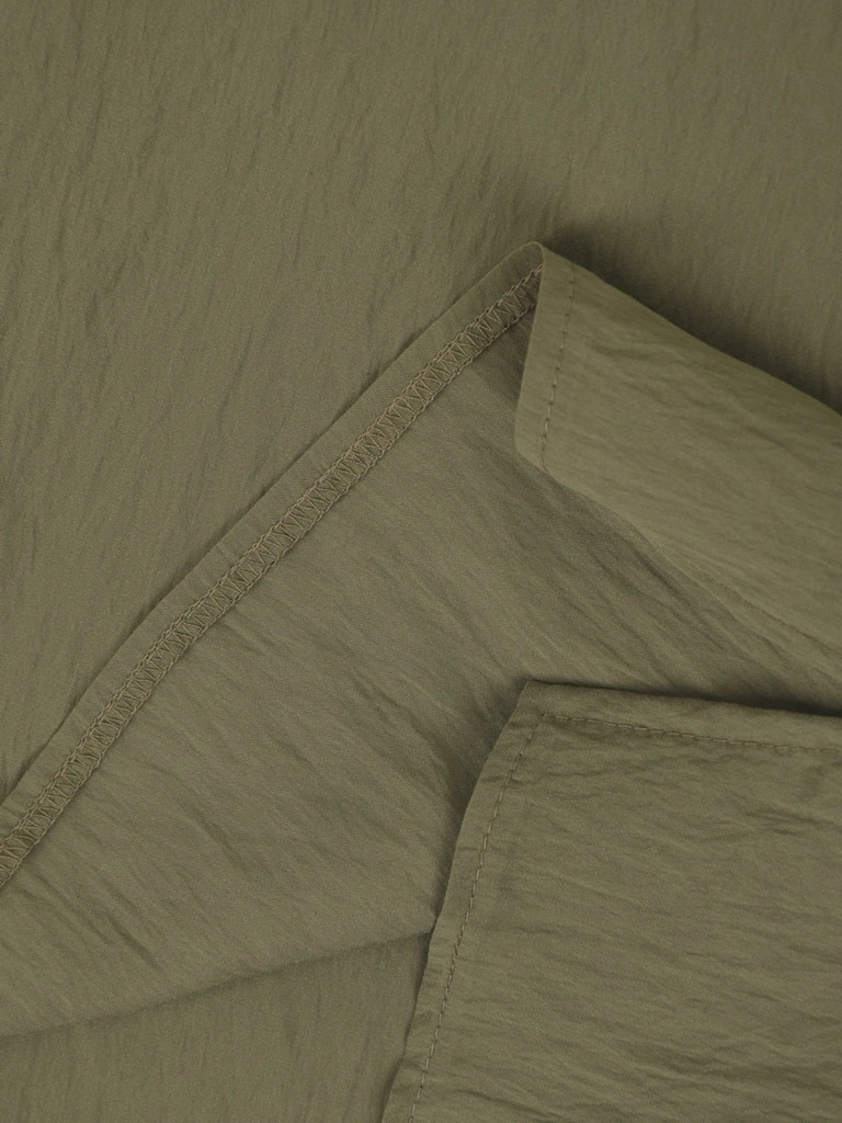 Elegancka bluzka wizytowa w kolorze khaki – luźny fason z podwójnym dekoltem w serek 42021