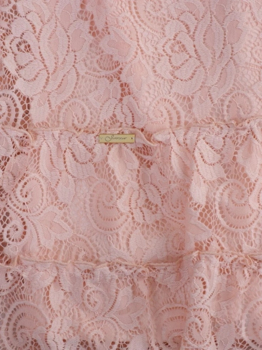 Elegancka sukienka trapezowa na wesele w pudrowym różu – kobiecy krój maskujący biodra z rękawem 3/4 11879