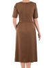 Elegancka brązowa sukienka rozkloszowana midi – kobiecy fason z paskiem modelującym figurę 40361
