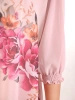 Elegancka sukienka wizytowa w kwiaty – prosty fason midi tuszujący sylwetkę z rękawem kimono 33014