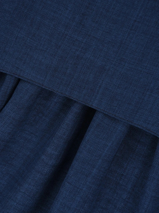 Elegancka sukienka trapezowa midi w odcieniu granatu – wysmuklający fason maskujący biodra 26432