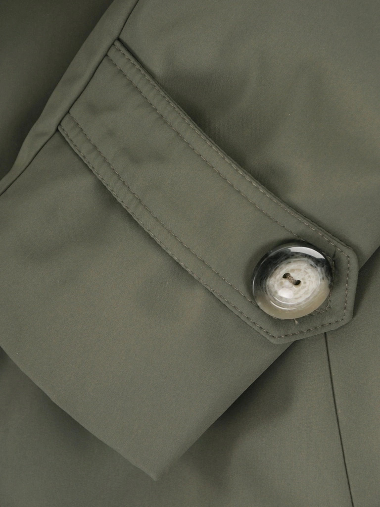 Stylowy płaszcz na jesień damski trencz khaki – kobiecy fason z paskiem modelującym sylwetkę 39409