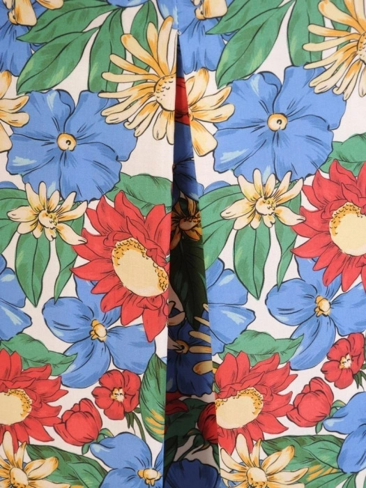 Kolorowa sukienka damska w kwiaty z kontrafałdą – rozkloszowana kreacja midi z paskiem 29531