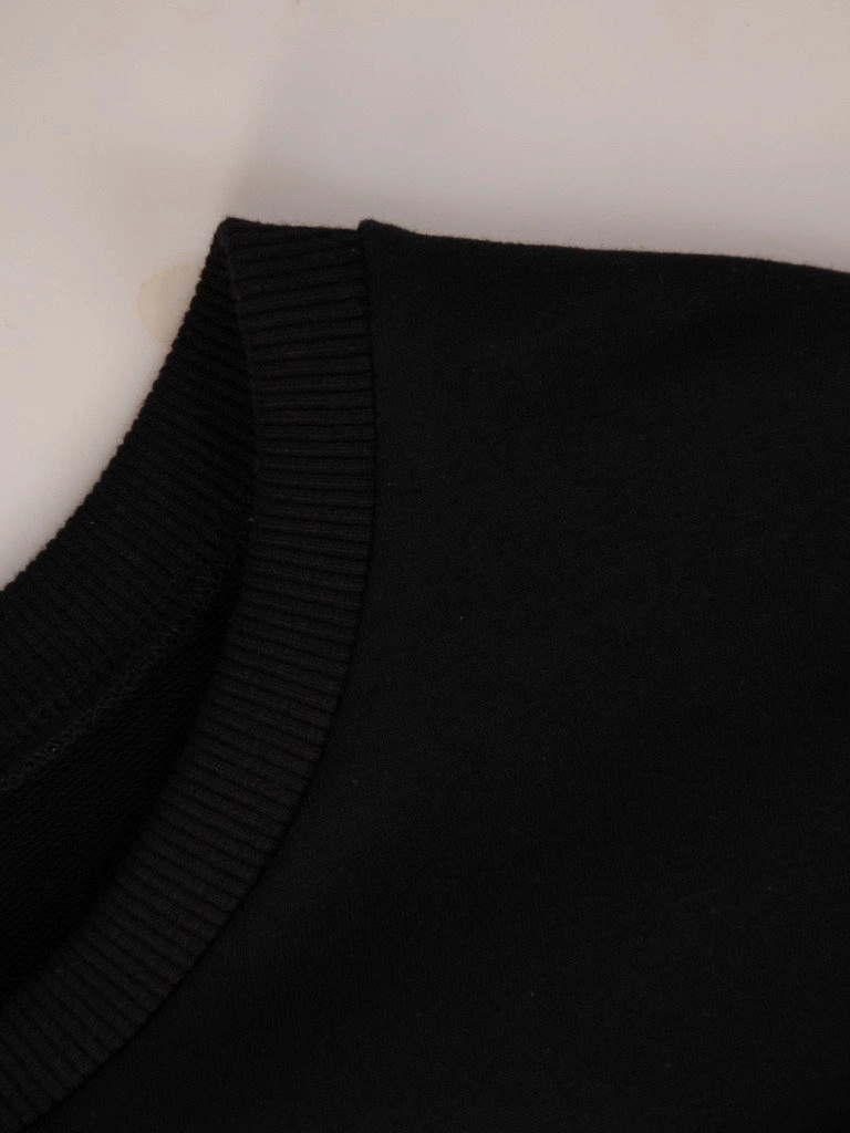 Czarno-biała bluza z dekoltem łódka i rękawem 3/4 – optycznie wydłużająca sylwetkę 20754