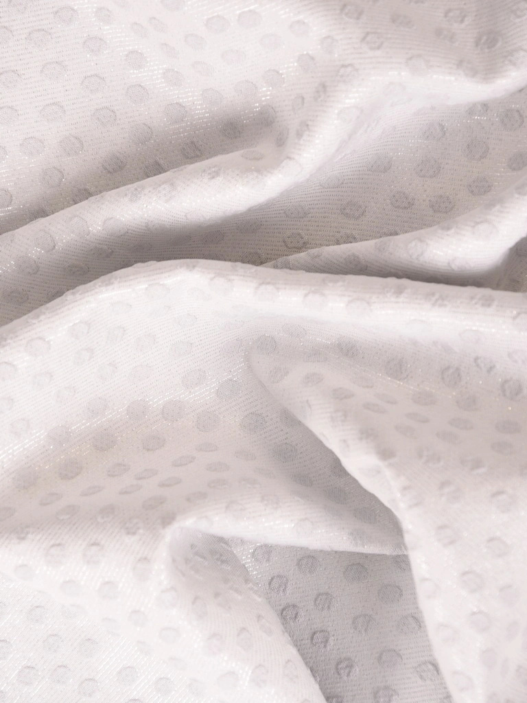 Srebrzysty komplet wizytowy: sukienka tuba midi w grochy i luźny żakiet – podkreślający talię design z perłowym połyskiem 41276