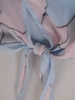Wizytowa bluzka damska w pastelowy wzór – efektowne wiązanie modelujące sylwetkę 11566