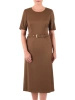 Elegancka brązowa sukienka rozkloszowana midi – kobiecy fason z paskiem modelującym figurę 40361