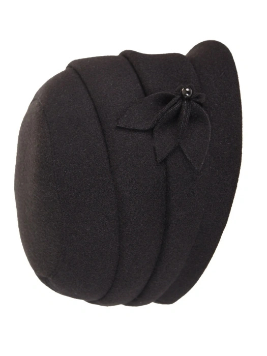 Elegancki czarny kapelusz damski cloche na jesień i zimę – ocieplany model z ozdobną wstawką 42695