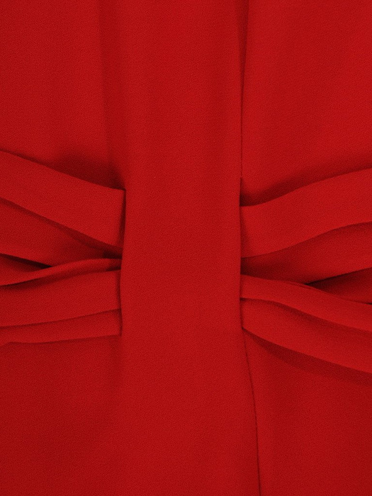 Czerwona sukienka z wyszczuplającymi zakładkami 23134