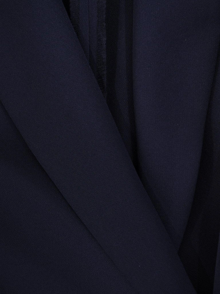 Granatowa sukienka żakietowa o prostym kroju – wyszczuplające zaszewki i ozdobne guziki 23239
