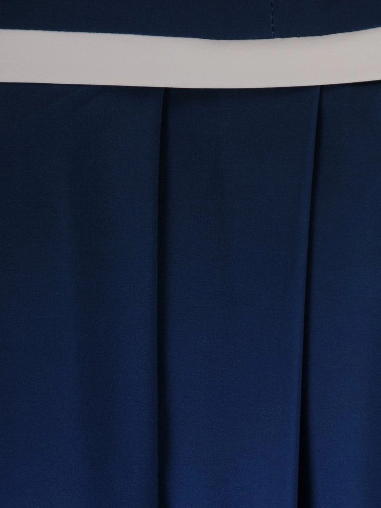 Granatowa sukienka wizytowa rozkloszowana midi – kobiecy fason modelujący figurę 15317