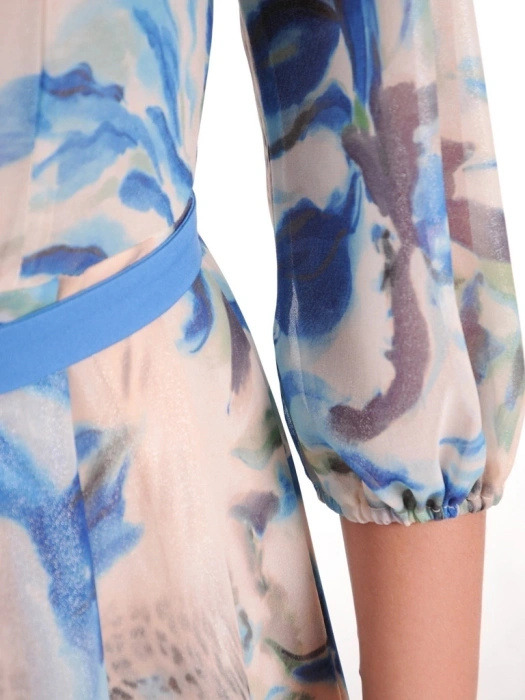 Rozkloszowana sukienka wieczorowa maxi w chabrowy print – wysmuklający fason ze srebrnym blaskiem 39799