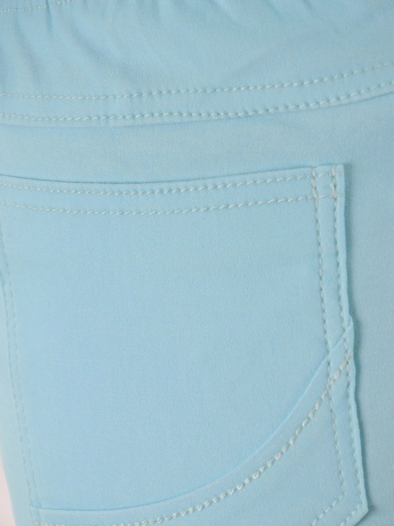 Letnie szorty damskie plus size w kolorze błękitu – wygodne i przewiewne, wysmuklające nogi 37564