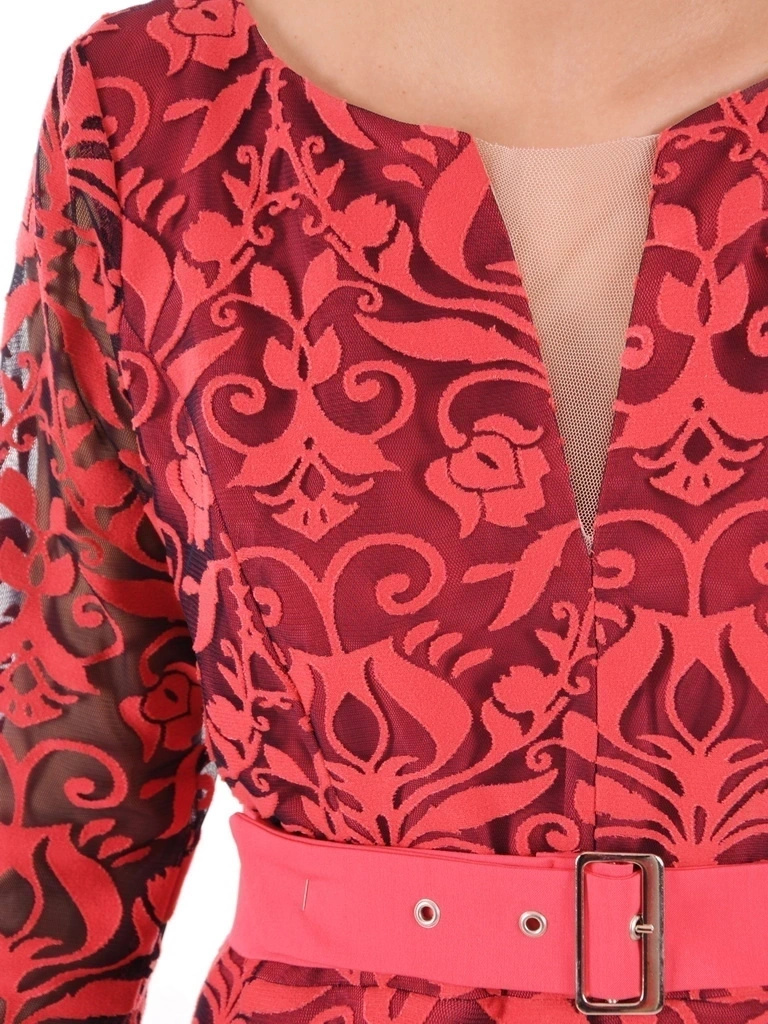 Rozkloszowana sukienka na andrzejki i święta w kwiaty – wysmuklający krój z baskinką i paskiem 37661