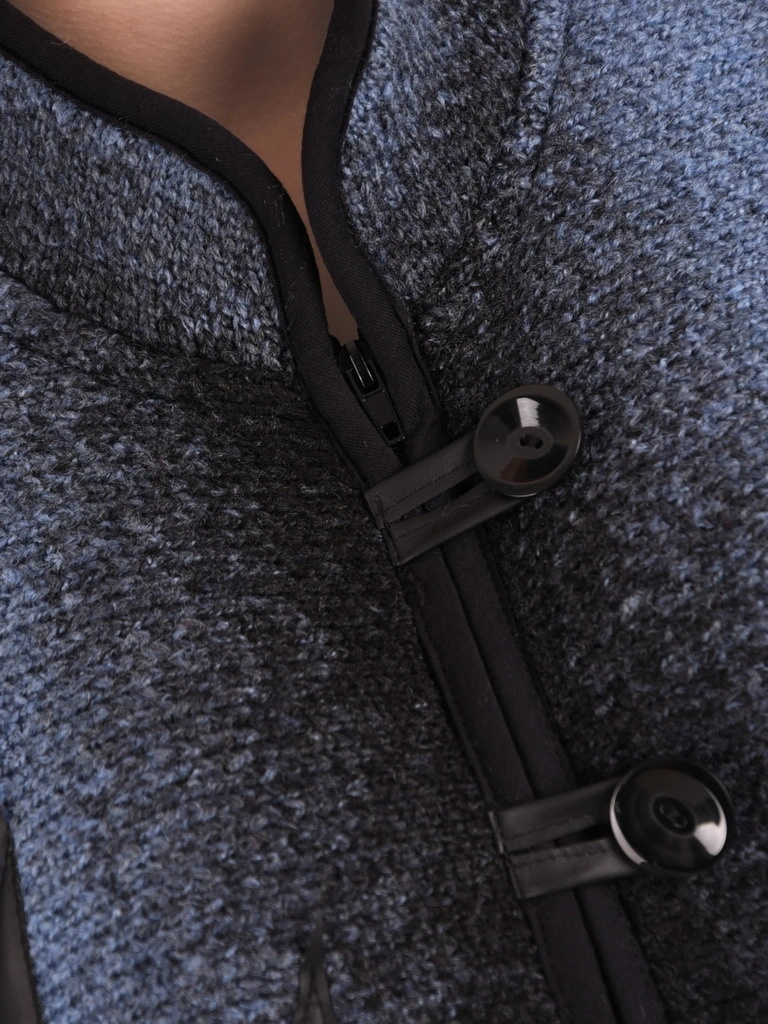 Elegancki granatowy sweter z kieszeniami – luźny fason ze stójką idealny na jesień 42179