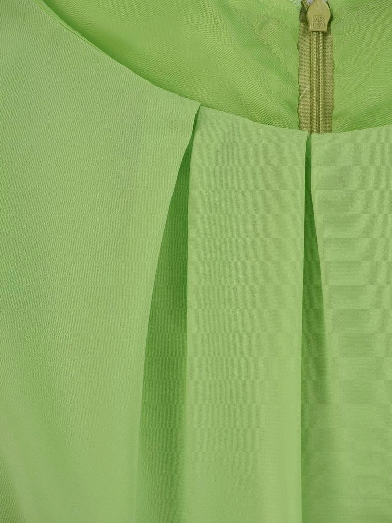 Pistacjowa sukienka rozkloszowana midi wizytowa – plisowany dół zgrabnie podkreślający talię 3219