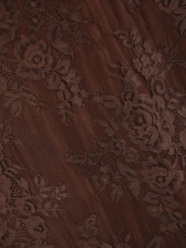 Elegancka sukienka trapezowa w kwiaty brązowa – swobodny krój tuszujący biodra z efektownym tyłem 42112