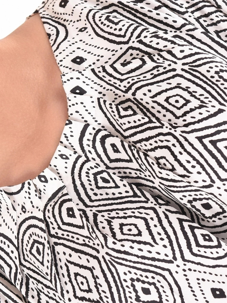 Elegancka bluzka wizytowa w czarno-biały print – prosty fason z wiskozy tuszujący sylwetkę 40174