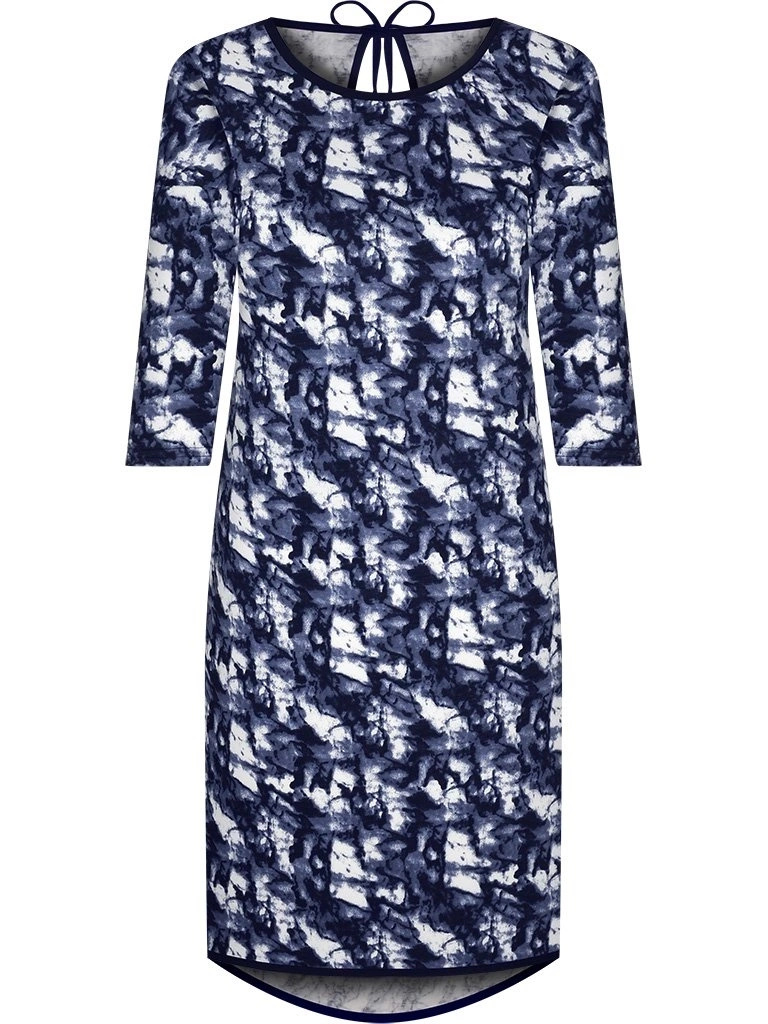 Granatowa sukienka wzorzysta z rękawem 3/4 – prosty fason z asymetrycznym dołem optycznie wysmukla 7711