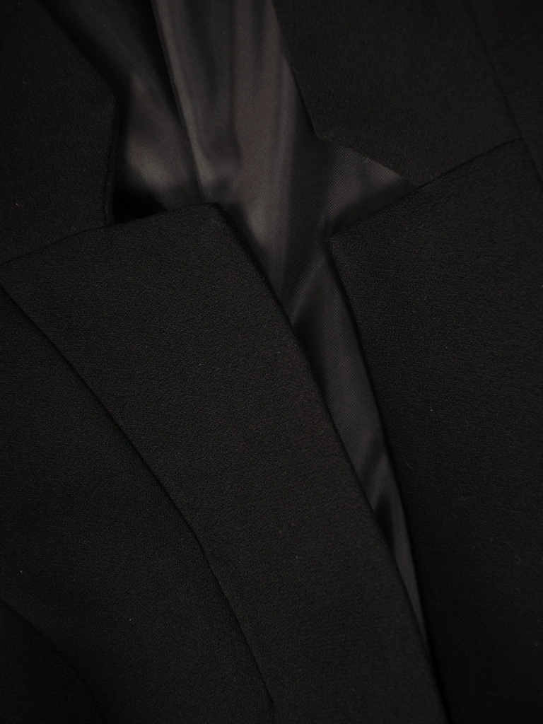 Elegancki czarny żakiet damski do sukienki – szykowny prosty krój z zapięciem na haftkę 30828