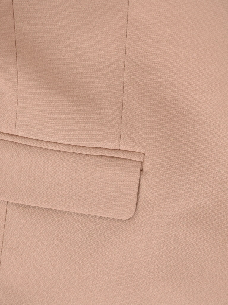 Elegancki garnitur damski ze spodniami ciemny beż – dopasowane spodnie z kantem wysmuklające sylwetkę 33428