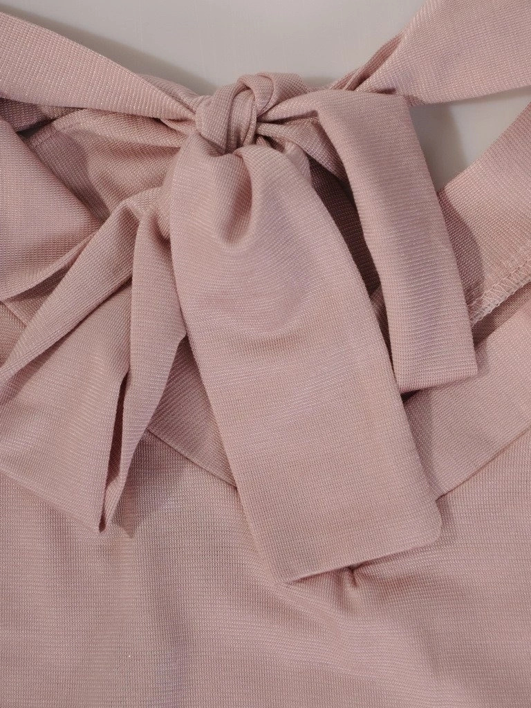 Elegancka bluzka wizytowa w odcieniu pudrowego różu – prosty fason z wiązanym tyłem 14749