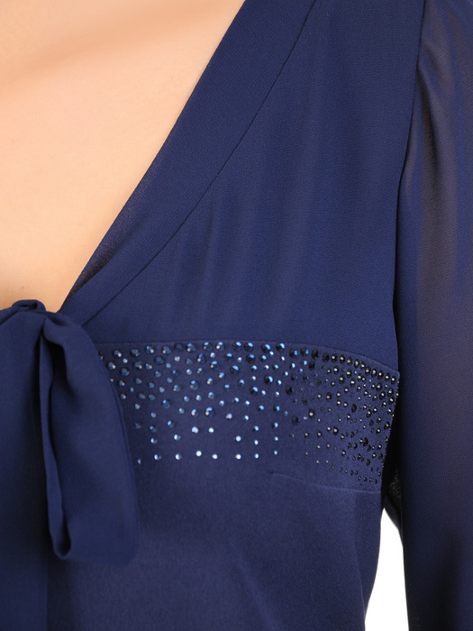 Granatowa sukienka z tkaniny, kreacja z szyfonowymi rękawami 30614