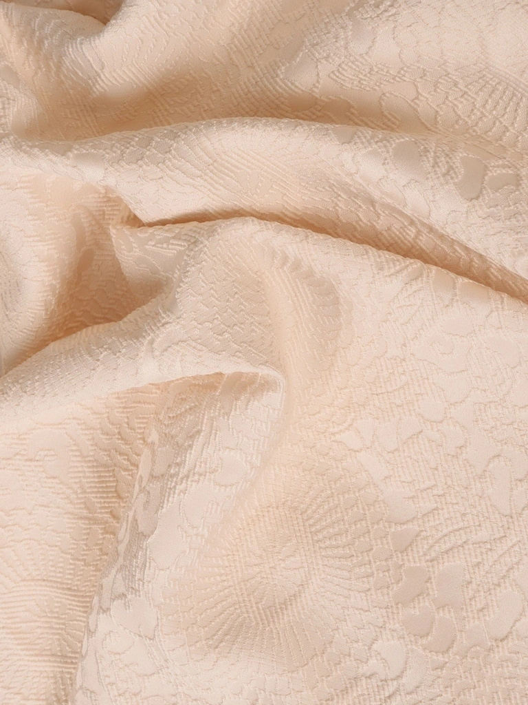 Elegancka garsonka damska midi w kolorze kremowym – prosty fason z rozcięciem z przodu 41337