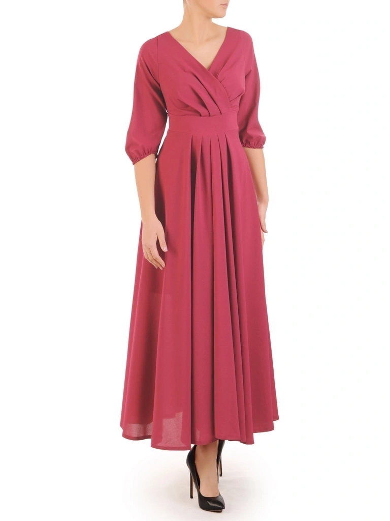 Elegancka malinowa sukienka maxi na wesele – rozkloszowany dół z plisowaniem i dekoltem w V 31160