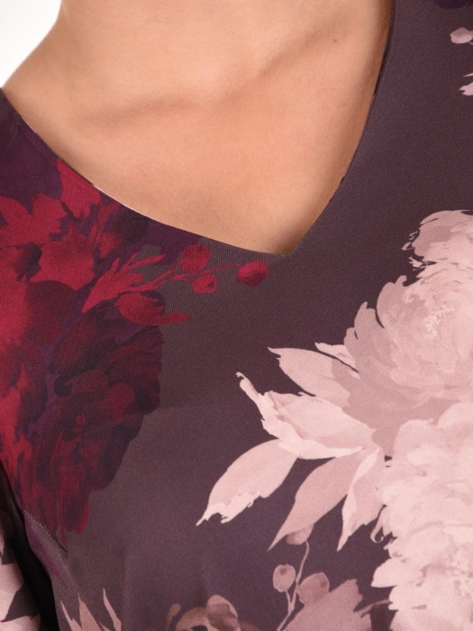 Elegancka bluzka wizytowa w jesienne kwiaty – prosty fason z dekoltem w serek 42123