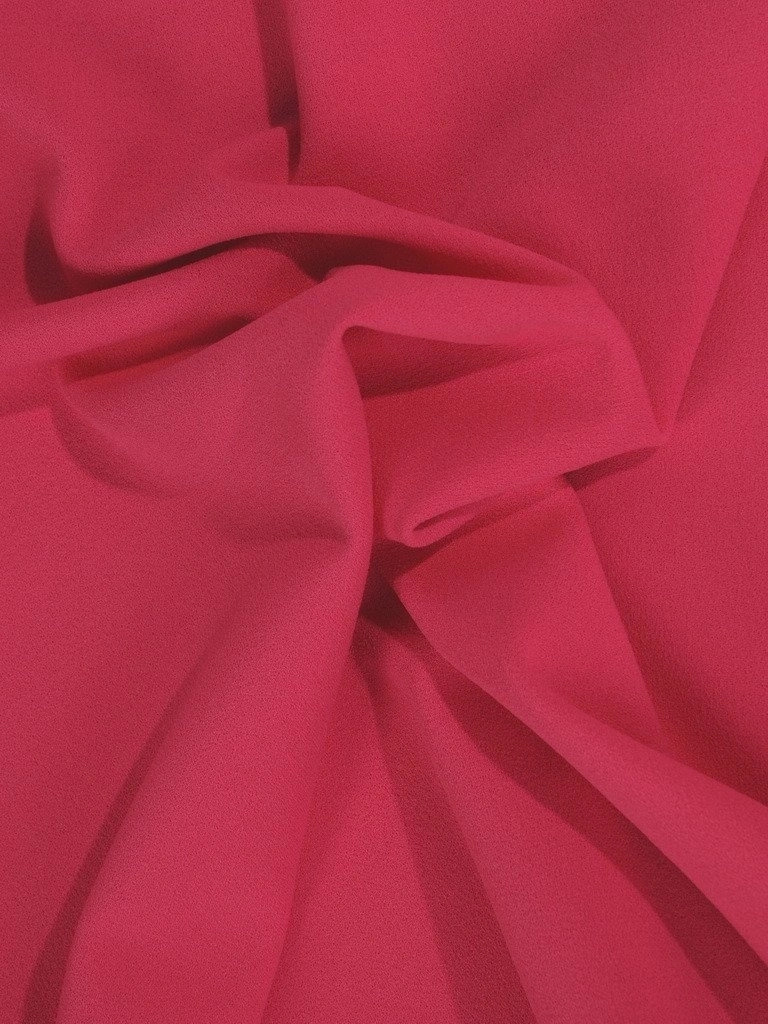 Elegancka sukienka trapezowa w odcieniu amarantu – tuszujący krój z asymetrycznym dołem 20353