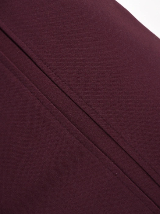 Śliwkowo-bordowa spódnica midi plus size w prostym fasonie – idealna do pracy i na eleganckie okazje z gumką w pasie 40666