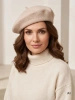 Elegancki beżowy beret damski z wełny merynosów – klasyczny fason francuski z antenką do płaszcza 40881