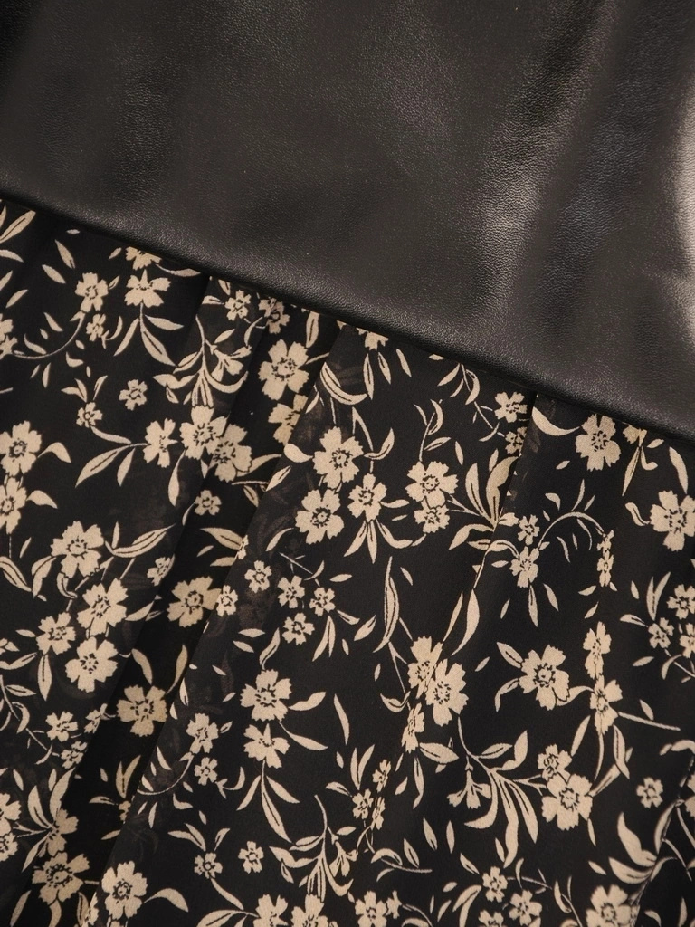 Elegancka sukienka rozkloszowana w kwiaty – kobiecy fason midi z rękawem 3/4 31637