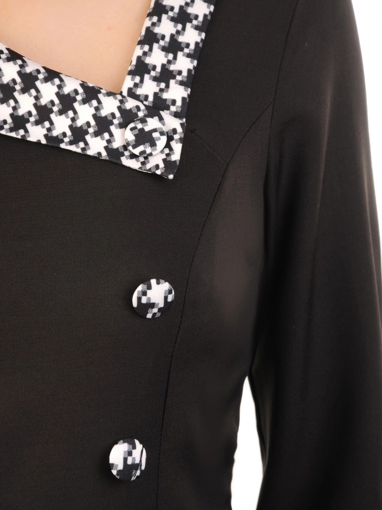 Elegancka sukienka biurowa w pepitkę o prostym kroju – kobiecy dekolt w serek i rękaw 3/4 na jesień 31714