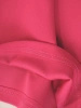 Malinowa prosta sukienka midi na przyjęcia – wysmuklający dekolt i szyfonowe rękawy 33460