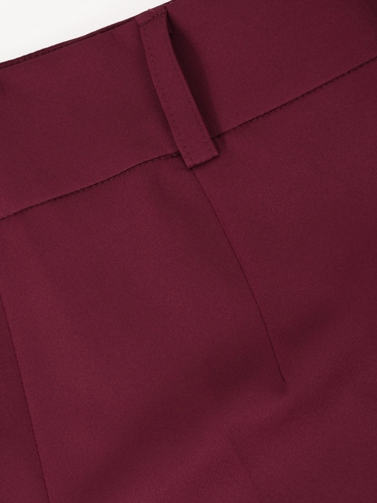 Elegancki garnitur damski ze spodniami dzwony – bordowy taliowany fason wydłużający nogi 42189