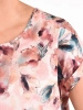Wielokolorowa bluzka plus size w letnie kwiaty – prosty fason maskujący niedoskonałości sylwetki 42040