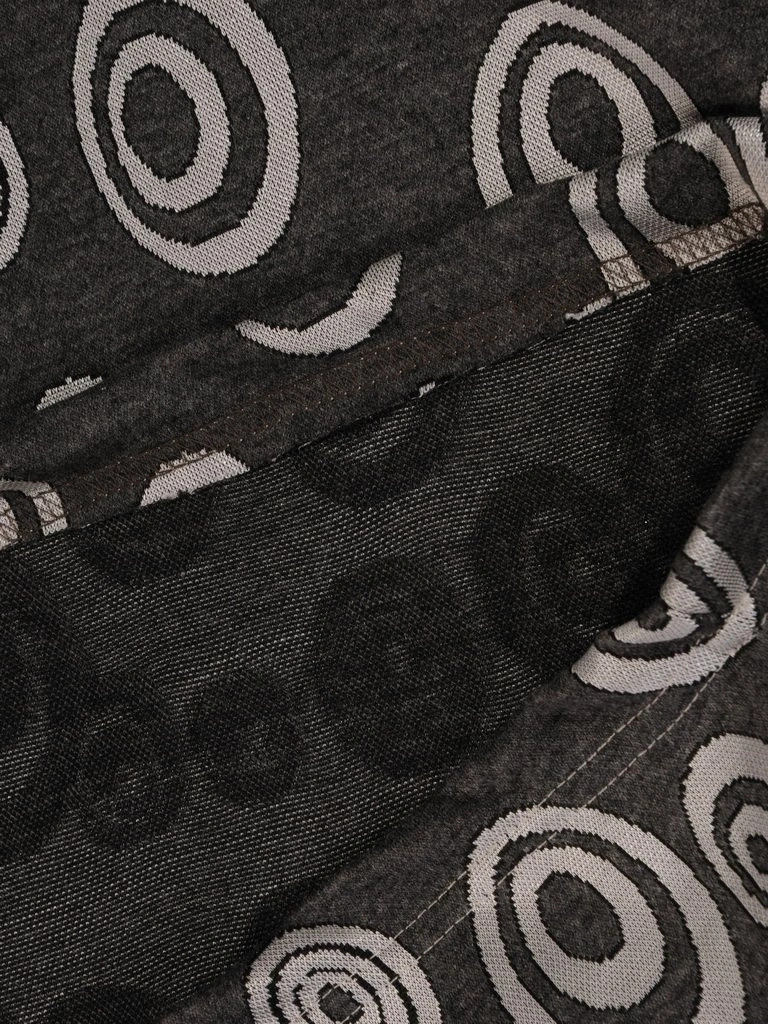 Grafitowa sukienka jesienna o prostym kroju – wysmuklający fason z długim rękawem 23997