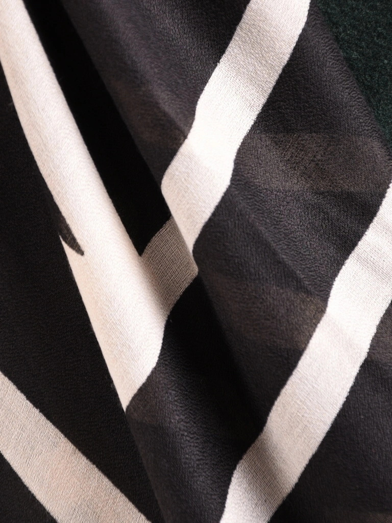 Elegancki szal damski do sukienki i płaszcza – prostokątny model w geometryczny wzór 40720