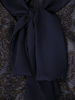 Rozkloszowana sukienka z łączonych materiałów i modnym wiązaniem 30388