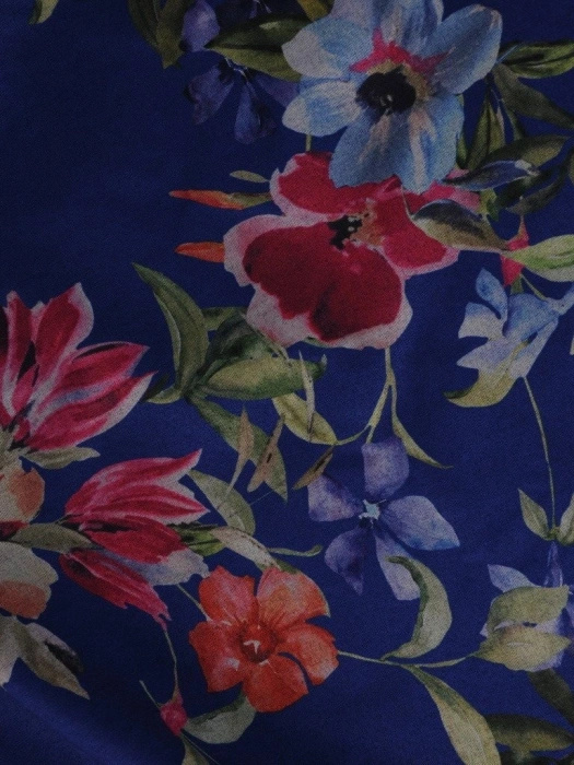 Elegancka sukienka trapezowa w kwiaty z rękawem 3/4 – wysmuklający krój z ozdobnym paskiem 19451