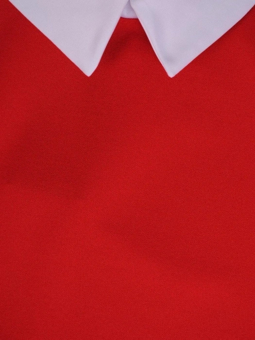Elegancka czerwona sukienka trapezowa – uroczy kołnierzyk i krój maskujący biodra 10867