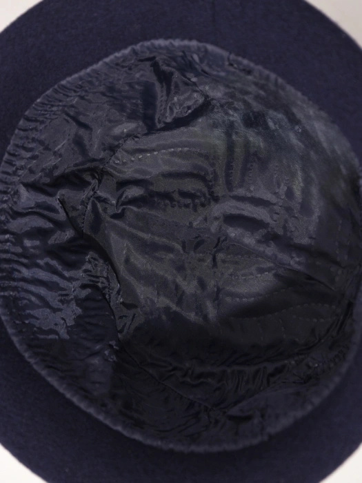 Elegancki kapelusz damski cloche na zimę – ocieplany model z wywiniętym rondem 40515