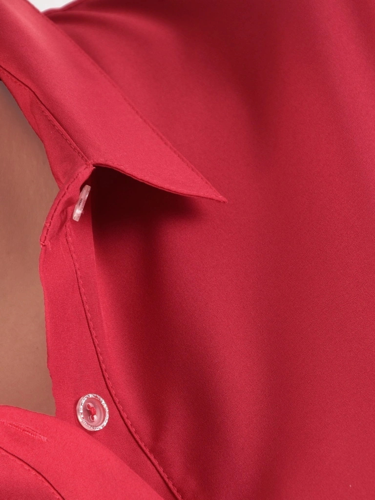 Malinowa koszula plus size z kołnierzykiem i rękawem 3/4 – prosty fason dyskretnie maskujący niedoskonałości 38942